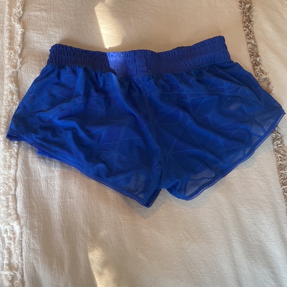 Lululemon shorts 8 - Picture 2 of 4